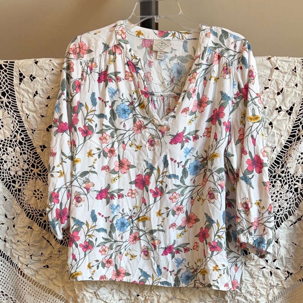 St. John’s Bay Floral V-Neck Women's Top Size Petite Large